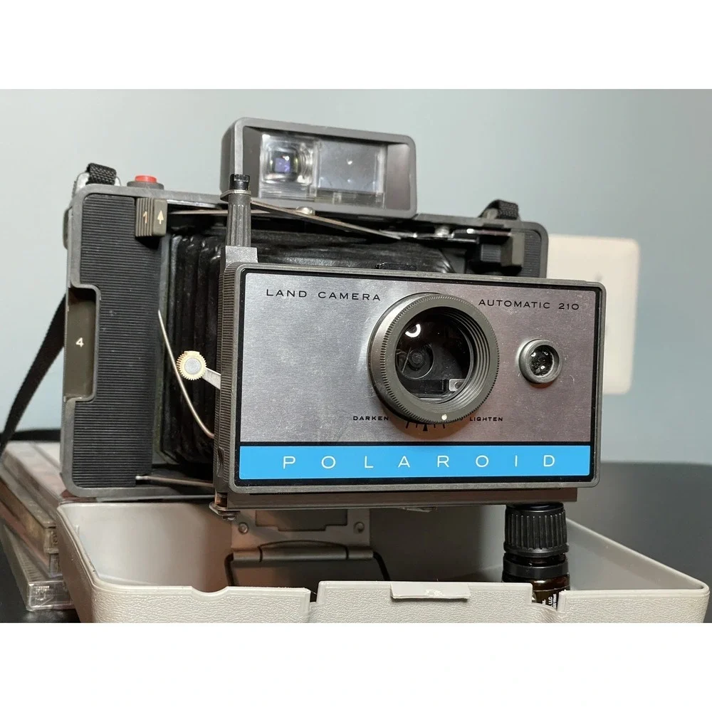 Polaroid Automatic‎ 210 Land Camera With User's Manual & Literature Untested